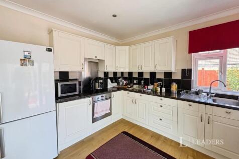 Warfield Avenue, Waterlooville, Hampshire, PO7 photo 5