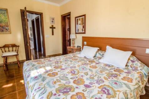 Country house with pool in Trebaluger