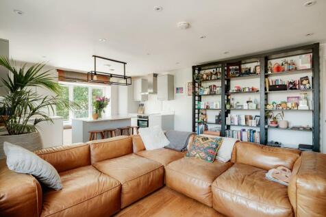 Sitting Room/Kitchen