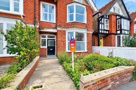 1-bed flat on Northdown Avenue, Cliftonville, Kent, CT9, £875/mo
