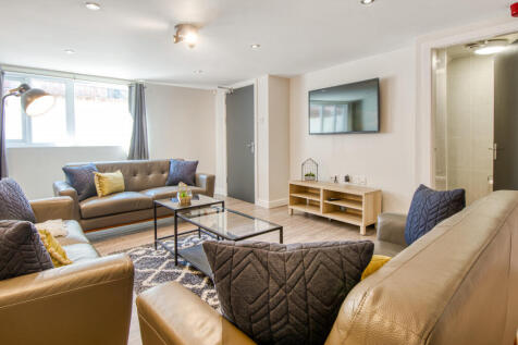 Call us to view this 2 bedroom in Kenley, CR8