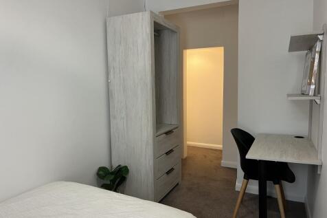 West End //  1 x Room Remaining // JUN 2027 photo 4