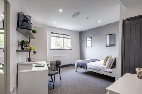 6 Double Bedrooms with En-suite