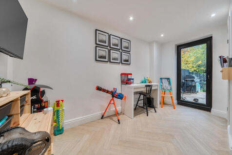 137608022690b282793318