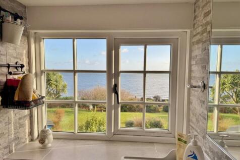 En-suite shower room 3 view