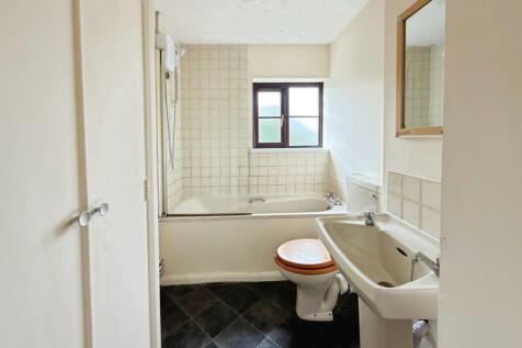 Conway Gardens, Grays, RM17 photo 2