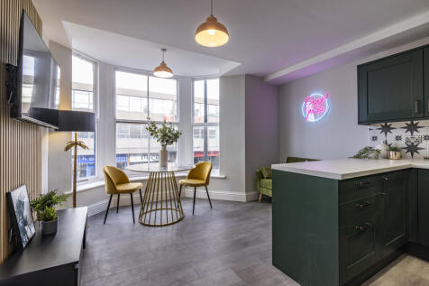2-bed flat on Luxury Apartment // 2 Bed // Powell House // August 2027, £845/mo