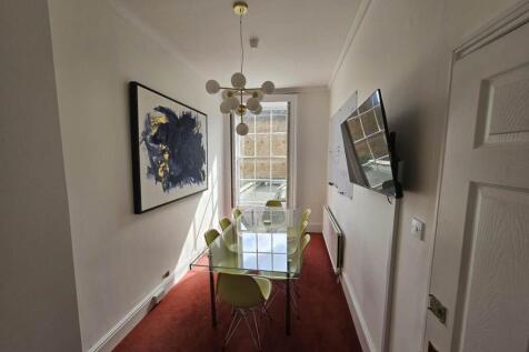 Roysia suite Upton H