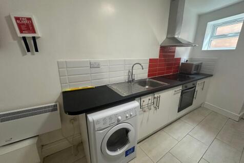 Studio Flat, Bath Street, CV31 3AF  photo 3