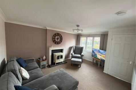 8 st kenelms court lounge.jpg