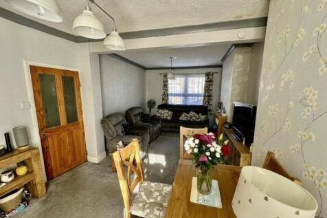 THROUGH LOUNGE