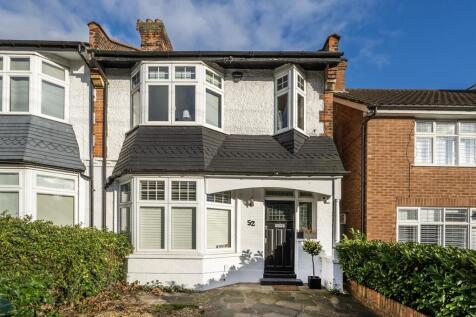 3 bed end terrace for sale Birkbeck Road, Mill Hi