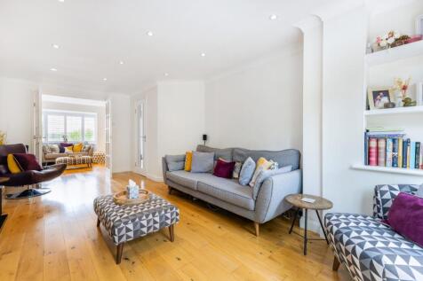 9 LAMBLY HILL VIRGINIA WATER SURREY photo 4
