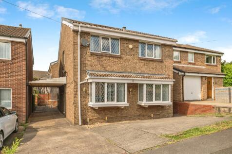 Batley, WF17 - property photo