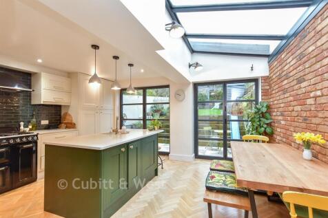 Kitchen/ Breakfast Room