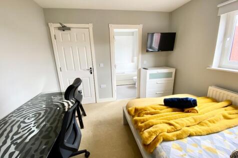 Room 4, 3 Seacole Crescent, Swindon, Wiltshire, SN1 photo 5