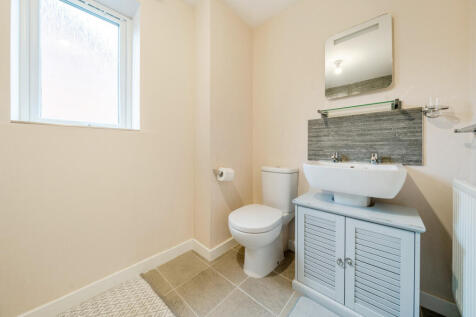 1299972-17-683594...