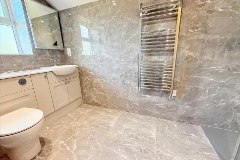 ENSUITE SHOWER ROOM