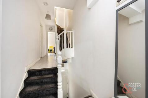 Whippingham Road, 22 (upstairs flat)-007.JPG