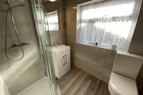 Modern Shower Room/WC 