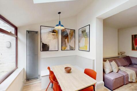 6 Bedroom House in DH1 4QE