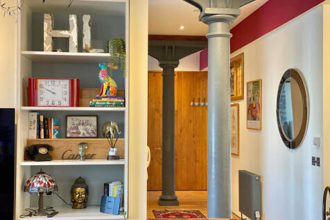 Clever Storage &amp; Original Features