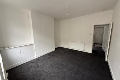 84 Leyland Road Burnley photo 3