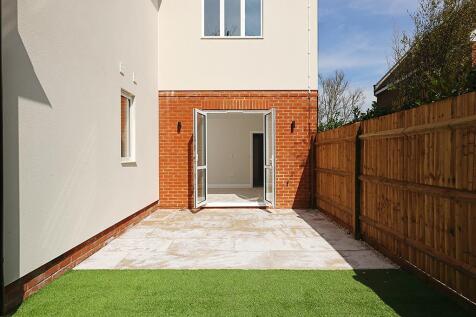 1-CobhamRd-Apt-1-Garden-7890.jpg