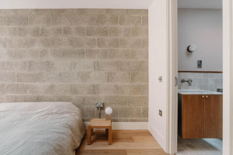 265915 - Stoke Newington High Street_Re-edits_H...