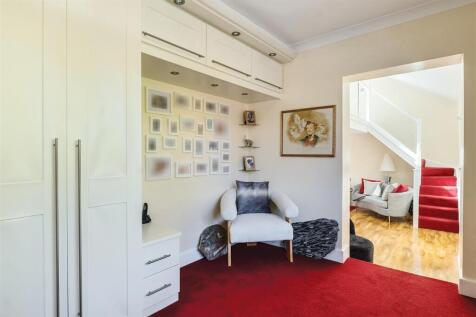 Bedroom 1 (Main).jpg