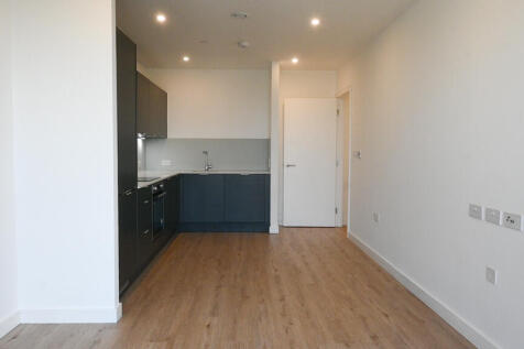 1-bed flat on 89, Plaistow Road, London, E13, £1,850/mo