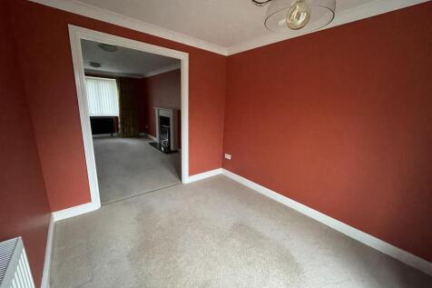 Dining Room to Lounge