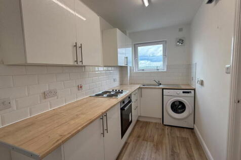Manor Oaks Gardens, Sheffield, S2 5JY photo 2