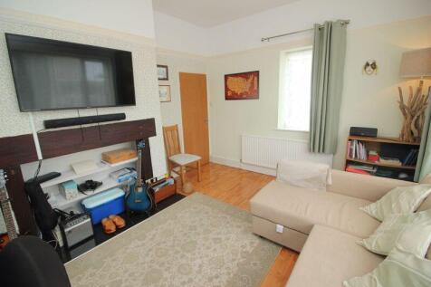 bedroom 3/ living room