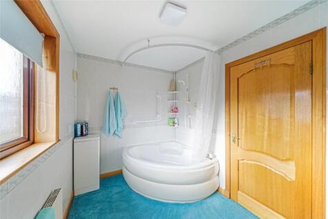 4 bed, 3 bath Detached in Cardiff - Photo 16