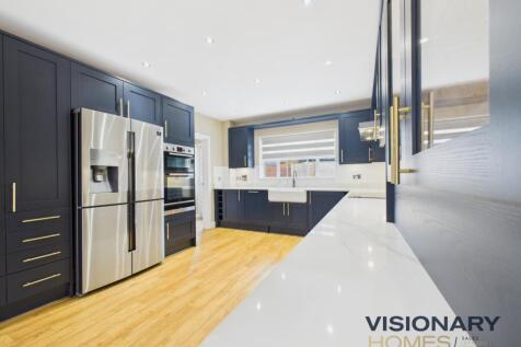 CAM03522G0-PR0216-STILL014