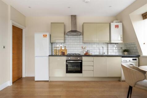 Eastwood Close, E18