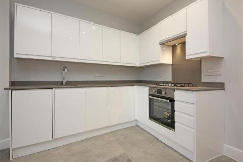 Flat 2, 224 Tooting High Street kitchen.jpg