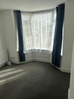Kingsdown Road, Swindon, Wiltshire, SN2 photo 3