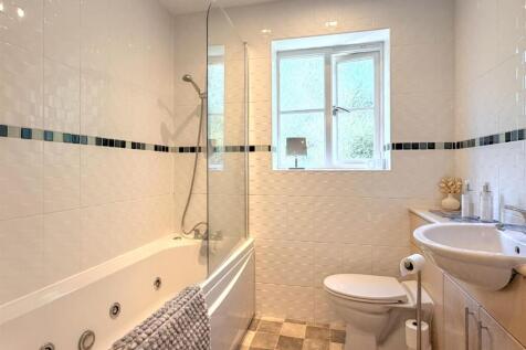 BATHROOM/WC