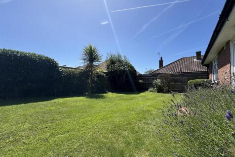 SECLUDED SOUTH ASPECT REAR GARDENS