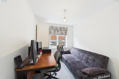 CAM03218G0-PR0634-STILL007