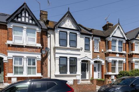 Selwyn Avenue, E4