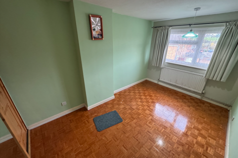 Holgate Drive, Luton, Bedfordshire, LU4 photo 5