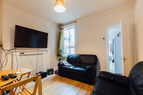 Affordable // West End 4 Bed House // SEP 2027 photo 3