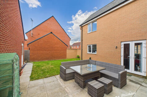 CAM03218G0-PR0644-STILL003