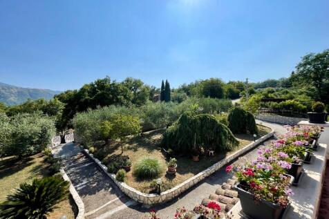mediterranean garden