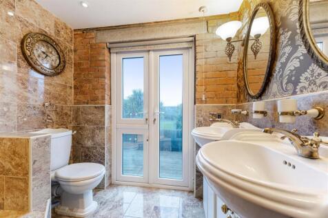 41 Oaklands Avenue, Isleworth TW7-45.jpg