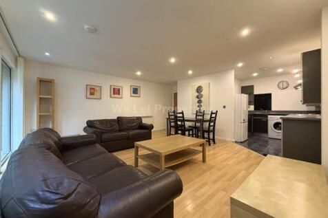 2-bed flat on The Boatmans, City Road East, £1,300/mo