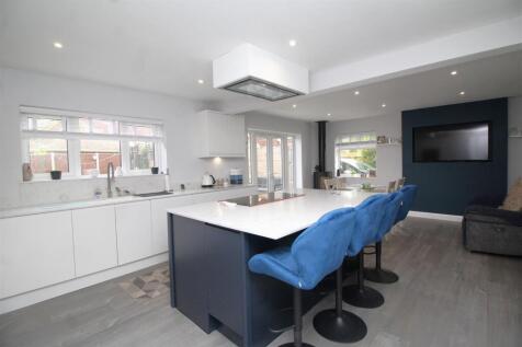 kitchen 2 .JPG